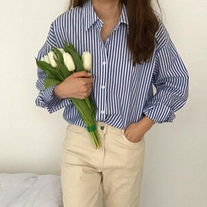 예쁜 색상 루즈핏 스타일 여성 외출 코디 줄무늬 셔츠 맨투맨 티셔츠 레이스 나시 형광